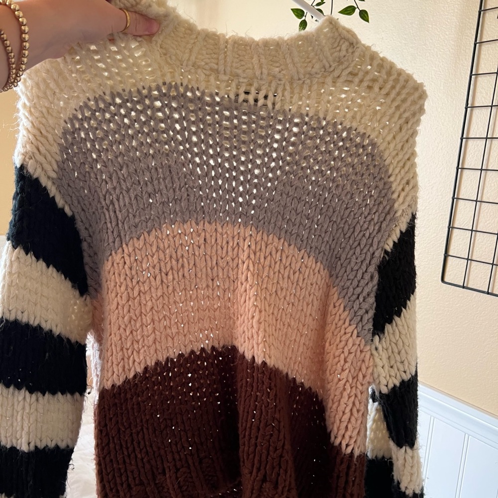 Volcom sweater
